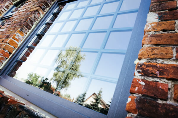 Solidne i dobrej jakości okna utrzymują ciepło wewnątrz budynku